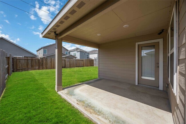 Building Photo - 6910 Lebec Dr