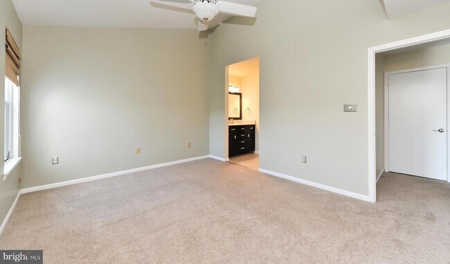 Building Photo - 2810 Yarling Ct