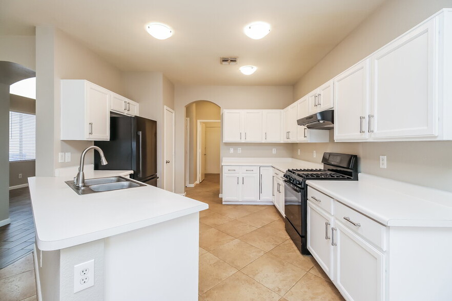 Building Photo - 4711 E Silverwood Dr