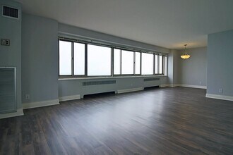 Building Photo - 47 E Schiller St