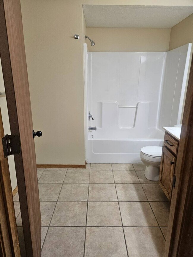 Building Photo - WOW! Look at this property ! You cant beat this price in NIXA-3200 SQ FT