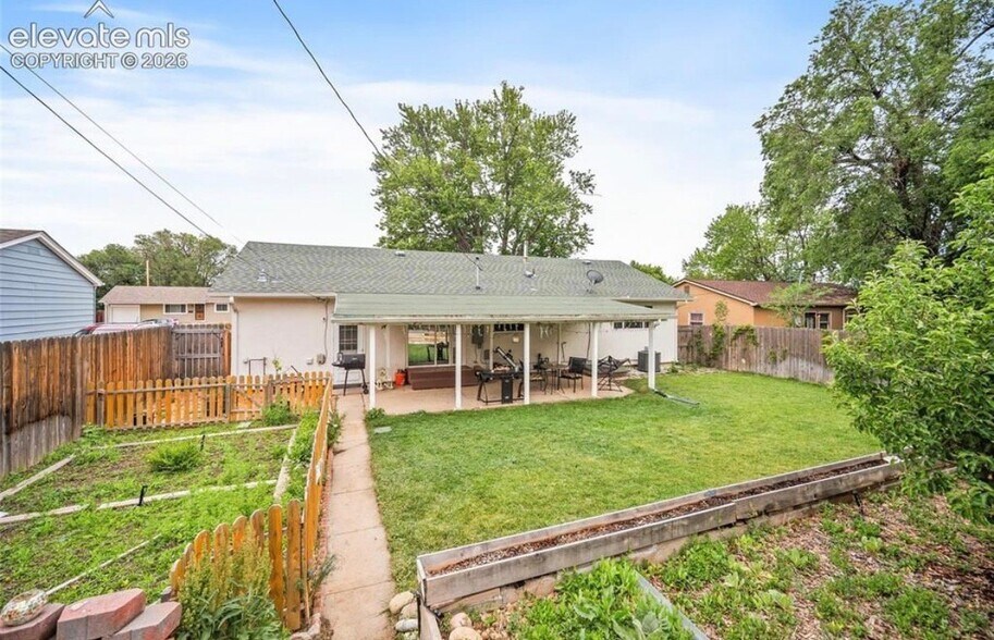 Building Photo - 1334 Edith Ln