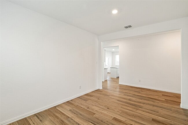 Building Photo - 4905 Woodloch Dr