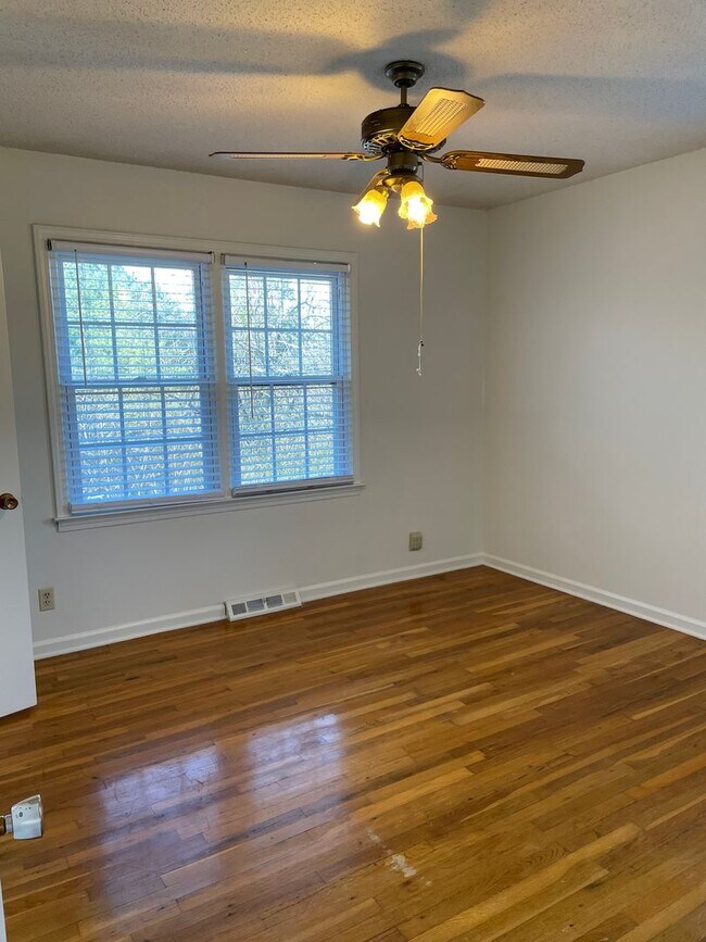Building Photo - 3/1.5 Country House in Adairsville $1,595