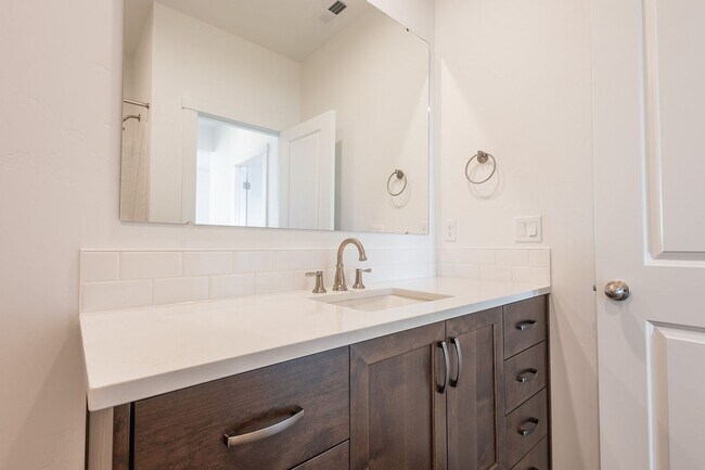 Building Photo - Brand New Home in an Amenity Filled Neighborhood