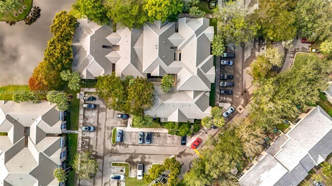 Building Photo - 9877 Westview Dr