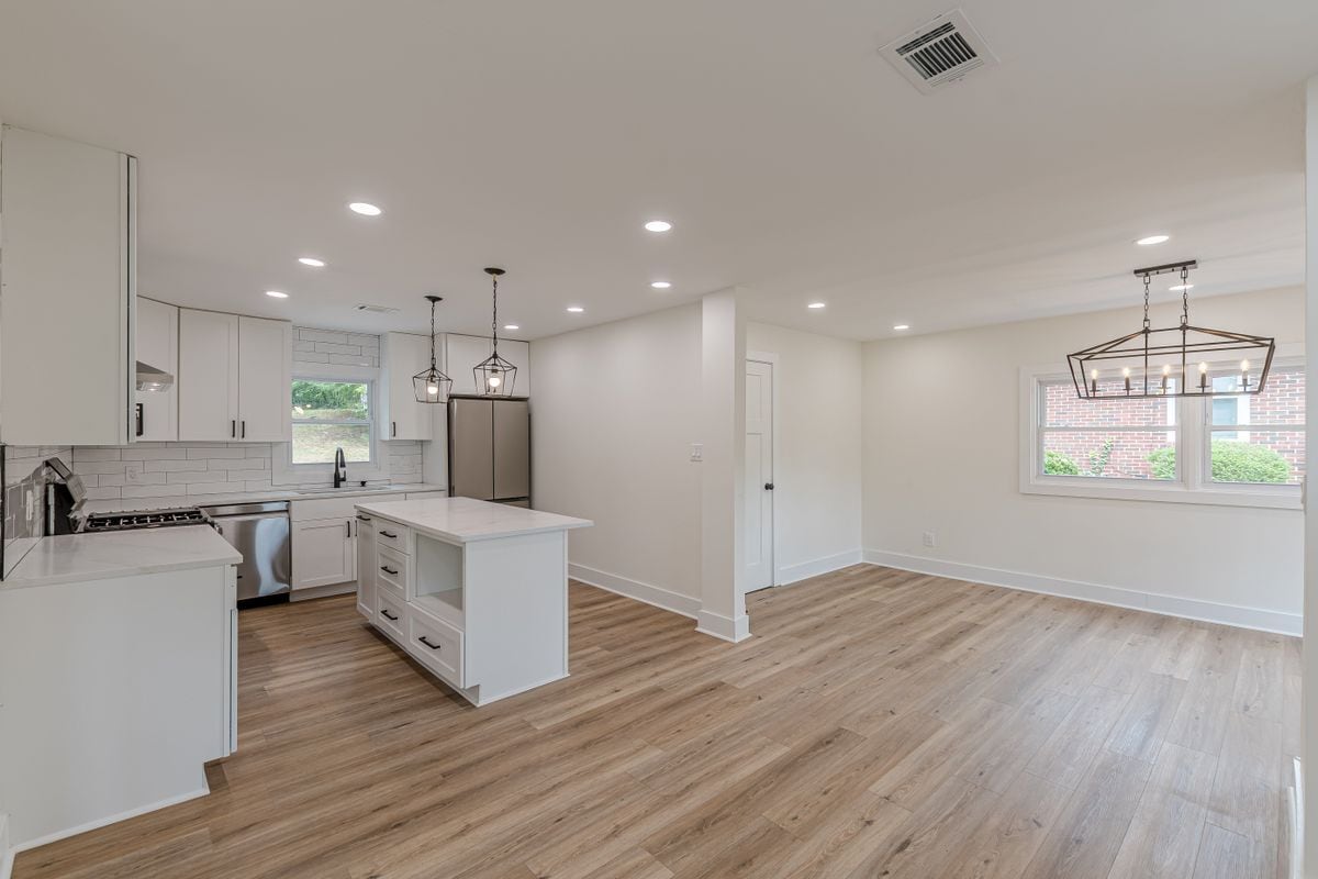 Building Photo - 525 Rosemont Dr