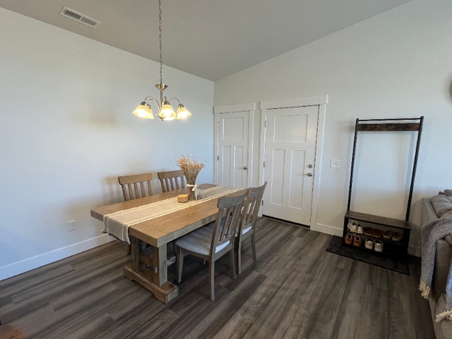 Building Photo - 927 W Coral Charm Wy