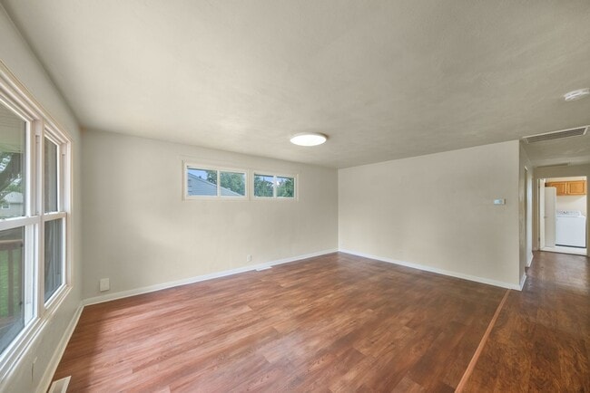 Building Photo - Mahomet | Renovated 2 Bed / 1 Bath Home