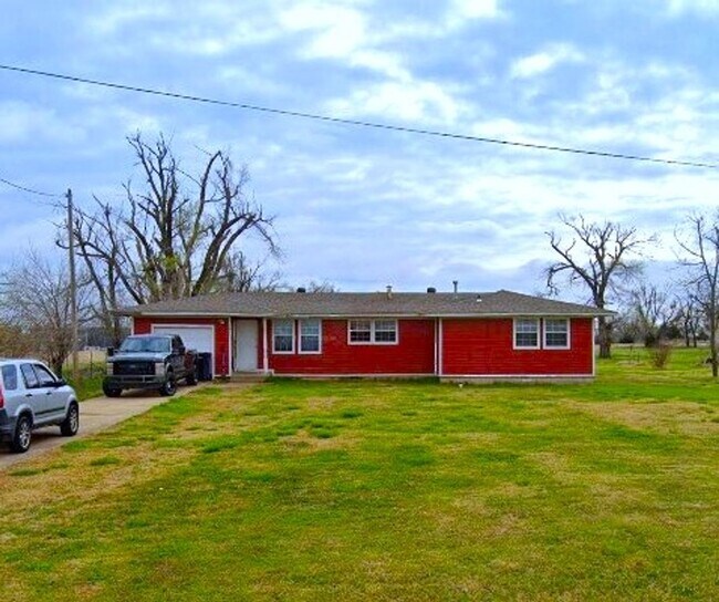 Primary Photo - Welcome to this charming 3 bedroom, 1.5 ba...