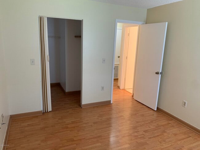Building Photo - 1000 Abada Ct NE