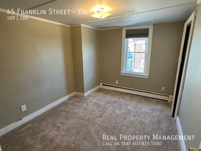 Building Photo - One Bedroom Apartment with Office Space an...