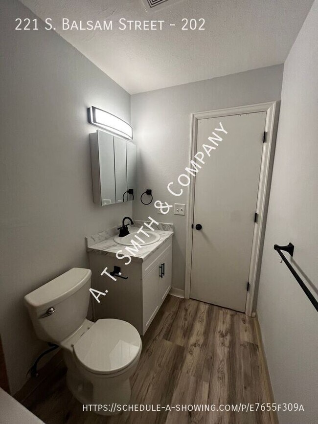 Building Photo - 221 S Balsam St