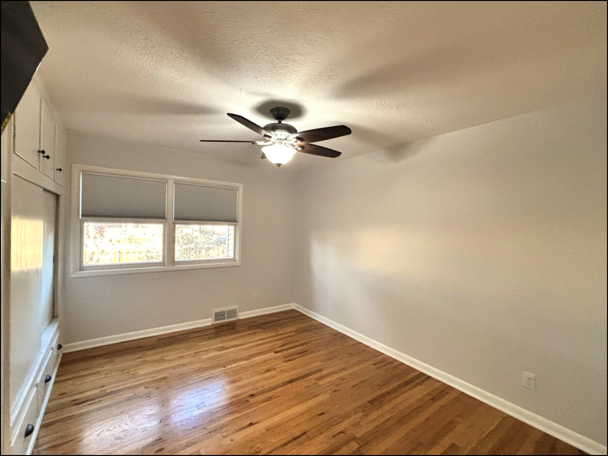 Bed 1 - 1617 S Leadville Ave