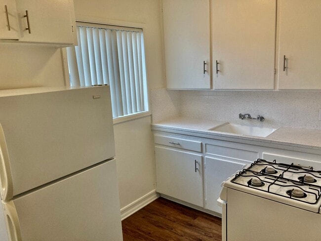 Building Photo - 1 Bed/1 Bath Pacific Beach