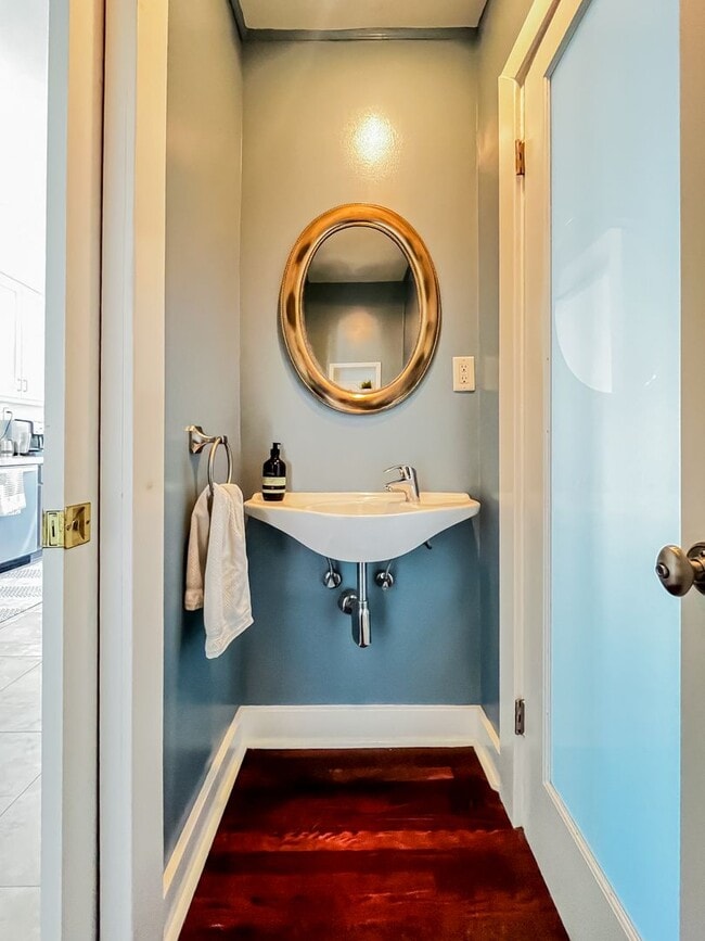 Building Photo - Unfurnished Light Filled Modern Spanish Home in Hollywood Hills