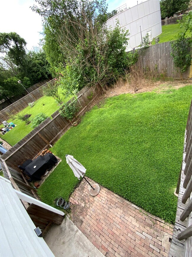 Building Photo - 5027 Kleinway Dr