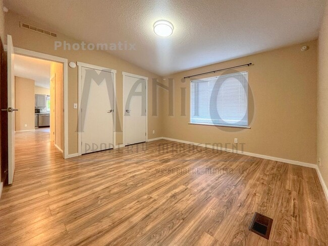 Building Photo - Spacious Modern 2 Bedroom Home