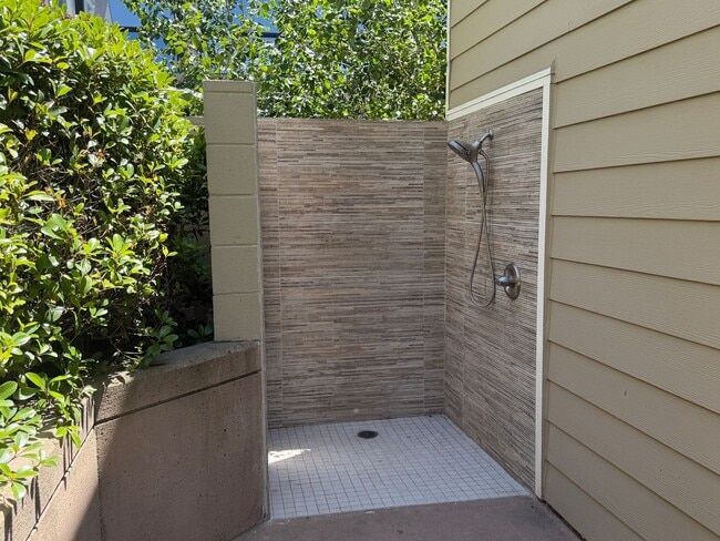 Building Photo - Serene & Pristine: 3 Bedroom, 3 Bath Bi-Level Condominium available in Central San Jose Location