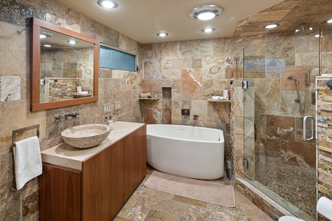 Building Photo - FURNISHED 6-12 MONTH LEASE - WEST SEDONA -...