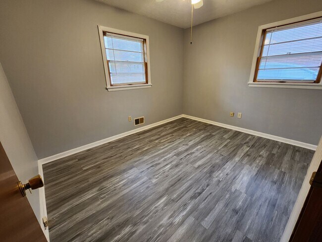 Building Photo - Beautiful 3 Bedroom 1 Bathroom Home