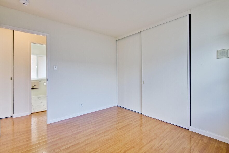 Building Photo - 255 Shearwater Is