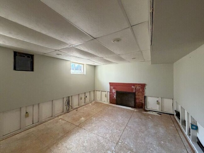 Building Photo - $1,950 | 3 Bedroom, 2 Bathroom House | NO Pets | Available for Immediate Move In!