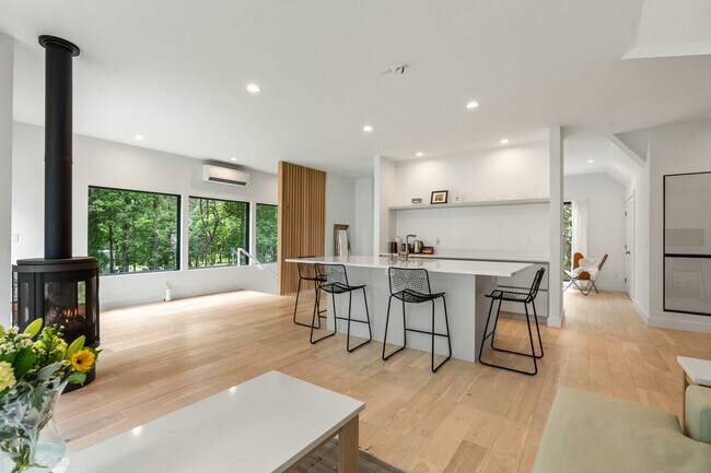 Building Photo - 44 Eagles Ln