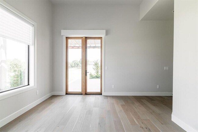 Building Photo - 4716 Moulin Rd