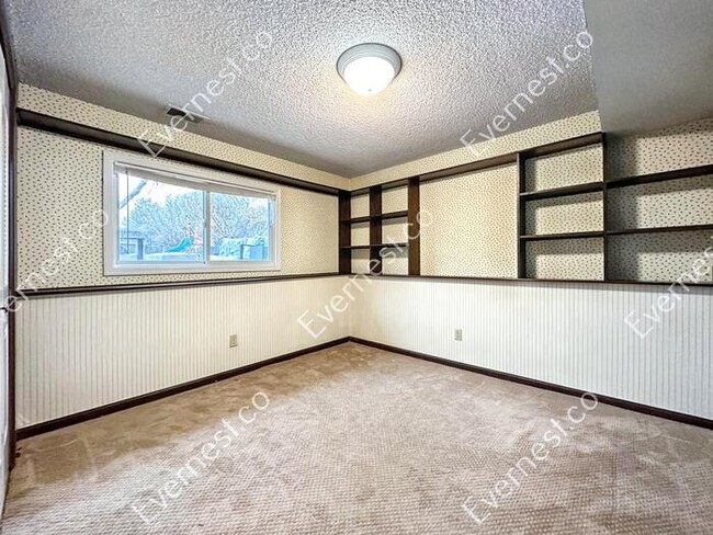 Building Photo - Charming 4-Bedroom Home with Spacious Layo...
