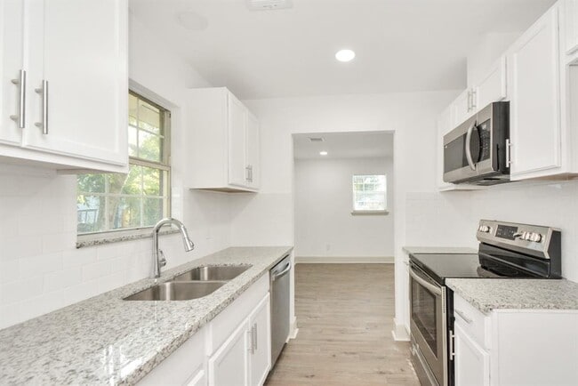 Building Photo - 1501 Maiden Ln
