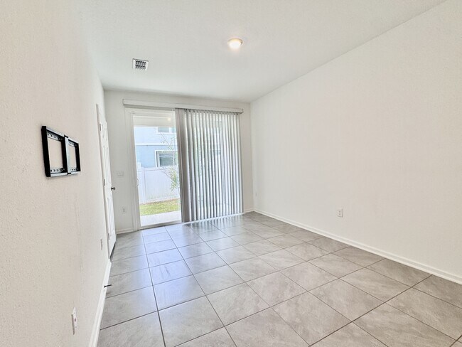 Building Photo - 8334 Zenith Cir