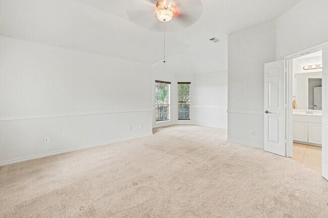 Building Photo - 16434 Red Crest Dr