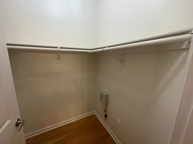 Building Photo - Beautiful Condominium in Gated Community i...