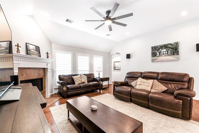 Building Photo - 2911 Fair Chase Dr