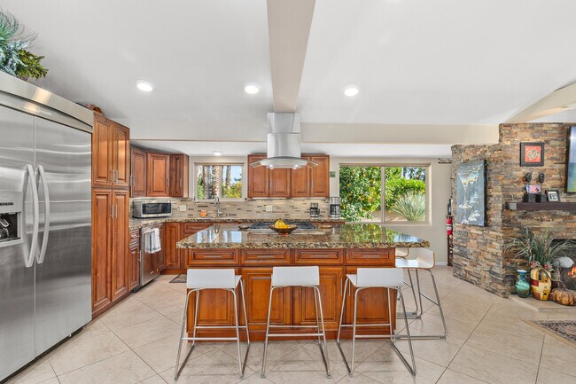 Building Photo - 70801 Fairway Dr