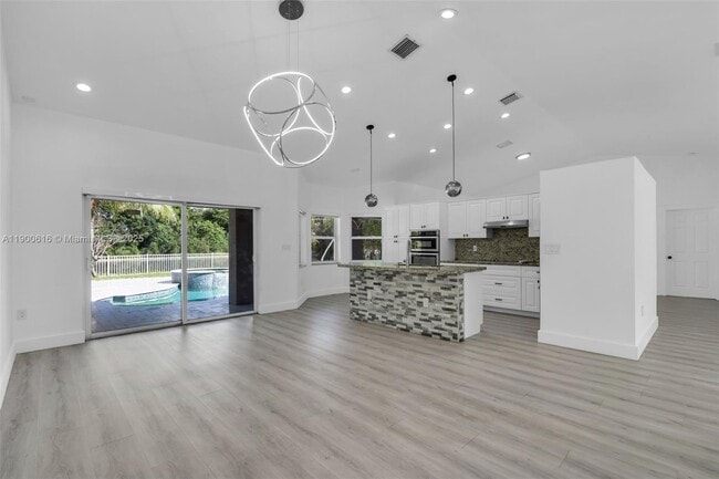 Building Photo - 425 SW 198th Terrace