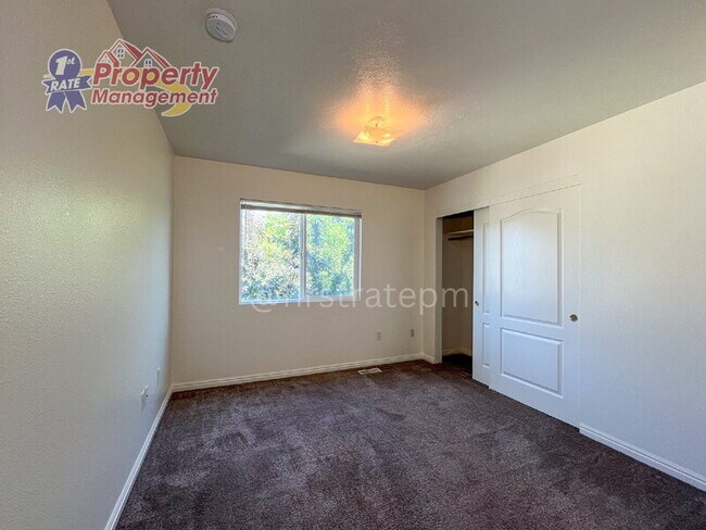 Building Photo - 5940 W Port Pl