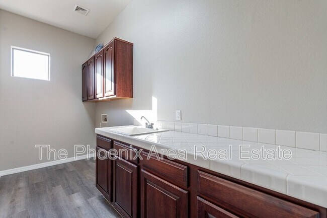 Building Photo - 3813 E Capricorn Pl