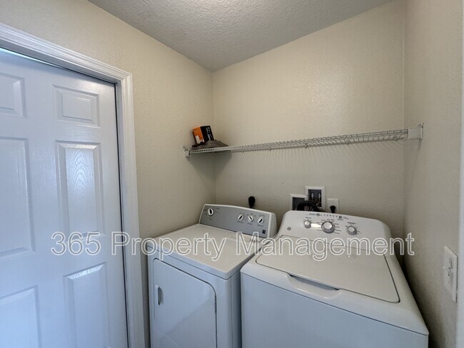 Building Photo - 4343 Belladonna Ave