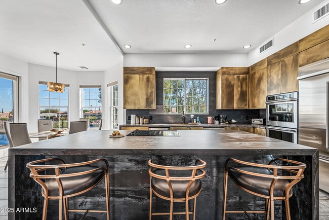 Building Photo - 15831 E Thistle Dr