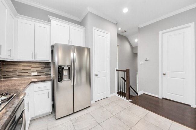 Building Photo - 2219 Bellefontaine