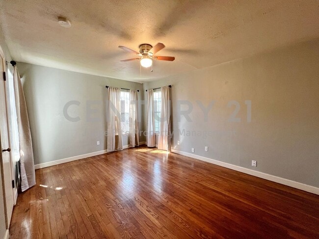 Building Photo - Cute 2/1/1 in Fort Worth Ready For Move-In!