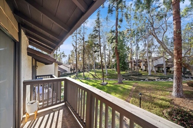 Building Photo - Canyon Crest Beauty***MOVE IN READY***