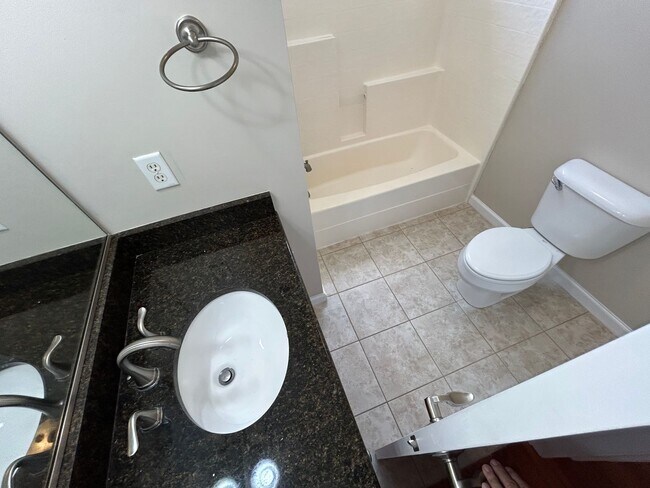 Building Photo - 912 Bells Creek Ct