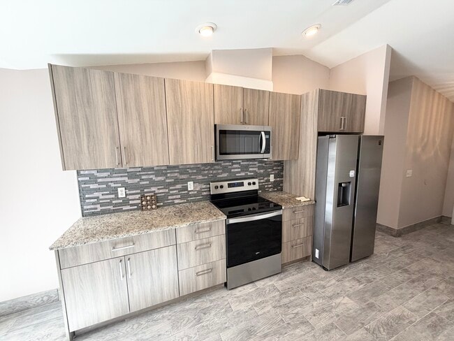 Building Photo - 64 Welling Ln