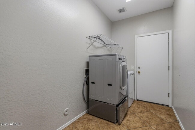 Building Photo - 9444 W Hubbell St