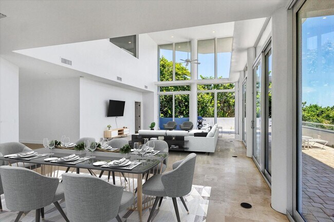Building Photo - Beach Access & Gulf Views From This Incredible Luxury Home on Longboat Key