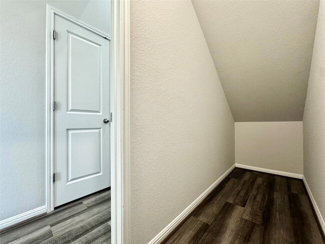 Building Photo - 5701 Pleasanton Pkwy