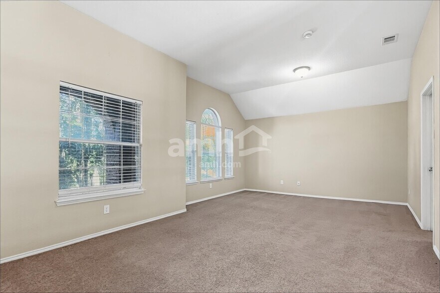 Building Photo - 9501 Navarro St